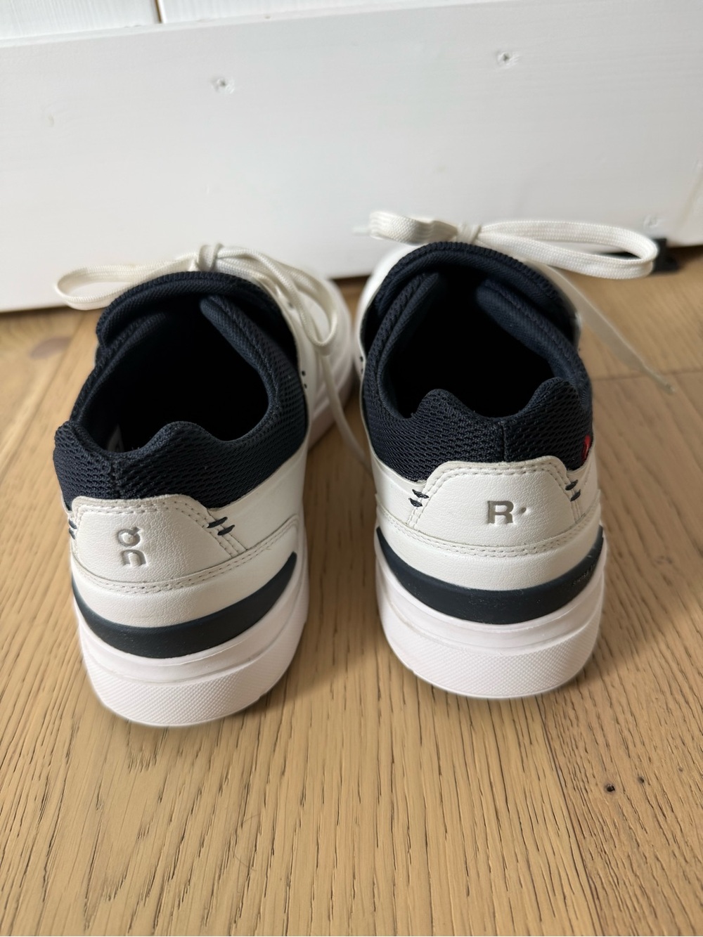 On Women’s The Roger Advantage Tennis Shoe White with Navy Accent 8.5 - Picture 2 of 5